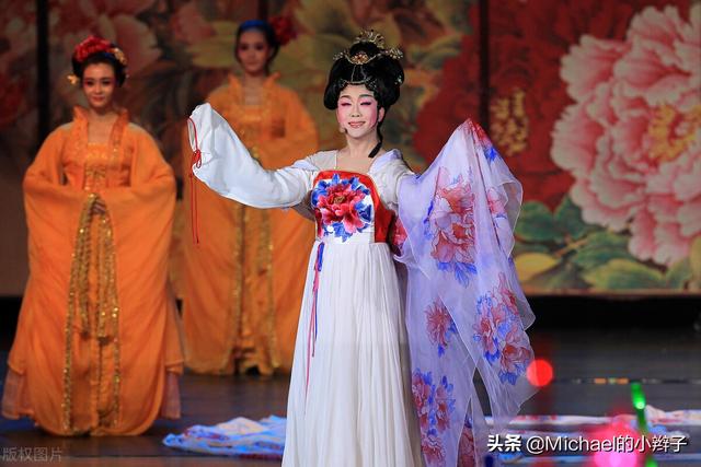 李玉刚是男是女:大家如何评论李玉刚的唱功