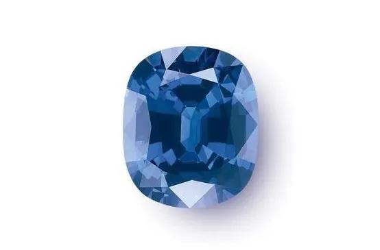 女人戴红宝石的好处,45岁女人戴什么首饰好？