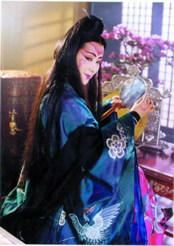 东方不败喜欢谁:杨莲亭，任盈盈，令狐冲，谁才是东方不败的最爱？