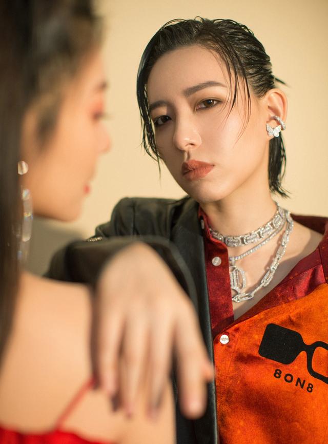 李斯丹妮:如何看待张雨绮工作室发张雨绮李斯丹妮双人写真？