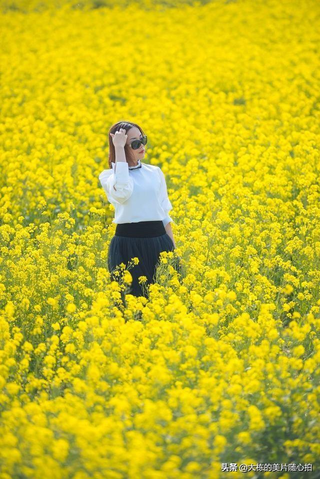 油菜花田人像照怎样拍才好看