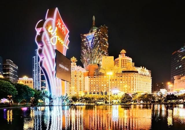 澳门葡京官网:和长辈去澳门两天一夜，住银河还是葡京比较好？