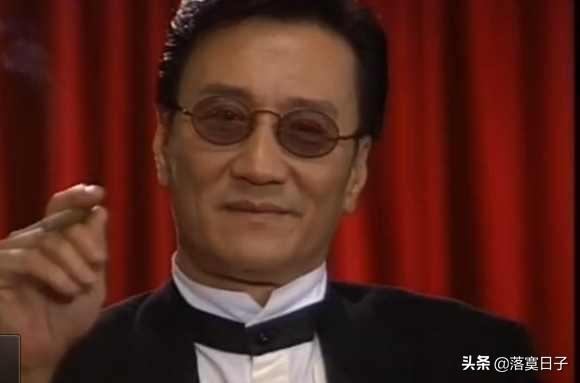 周润发是二哥，向华强是三哥，谢贤是四哥，谁是大哥和五哥？