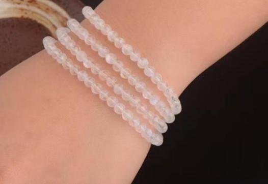 玉的功效与作用佩戴禁忌,佩戴珠宝有哪些好处和坏处？