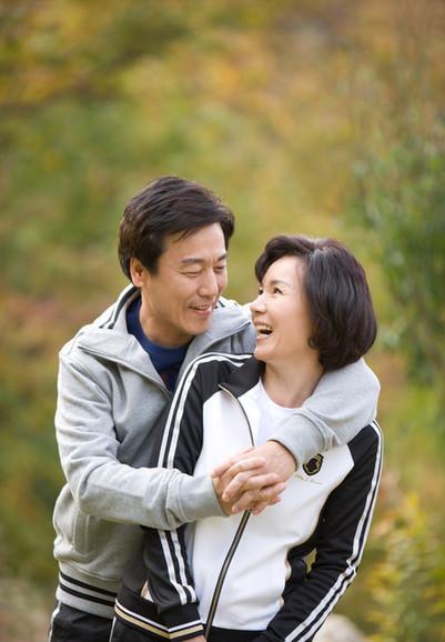 度娘刘冬男友:中年男人给中年女人发微信问干啥呢是什么意思（分别有自己的家）