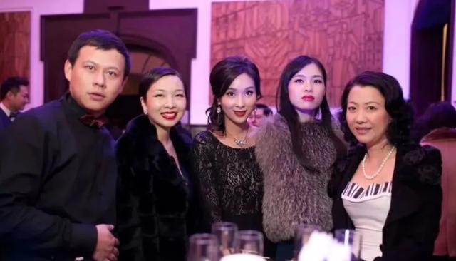 像童话一样:你觉得现实生活中还有童话一样的故事吗？