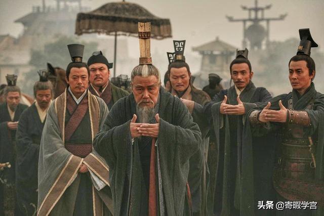 为什么秦始皇用“朕”做专属代称？