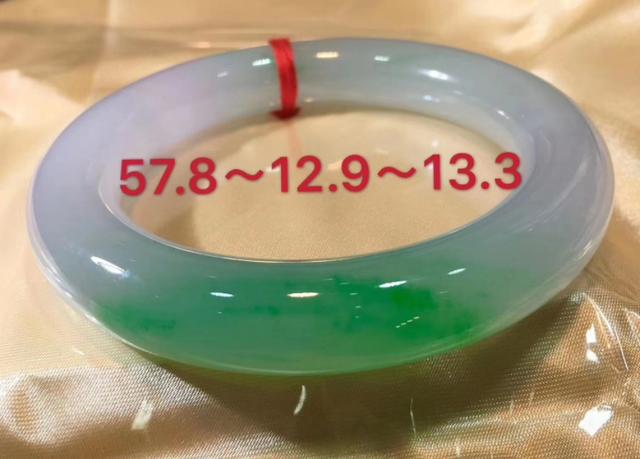 晒晒我带了5年的翡翠手镯,2009年买的手镯，大家看看怎么样？