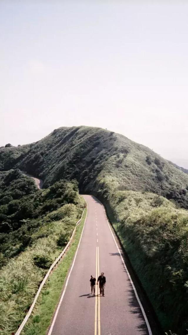 晚安的句子190123：喜欢冬天却讨厌冷，就像喜欢你却害怕伤心