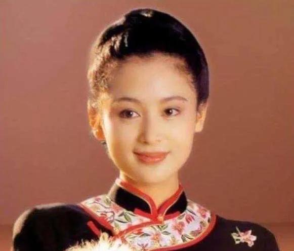 倪萍和陈凯歌的儿子:陈凯歌曾被前妻抛弃，与倪萍同居6年，为何却娶了小16岁的陈红