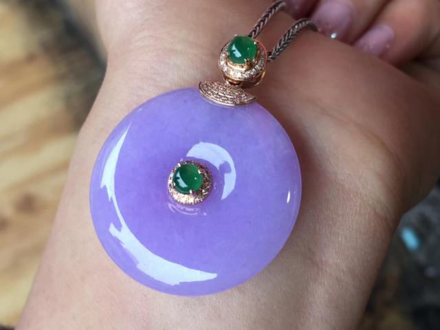 平安扣一般都多少价位,300块钱的翡翠平安扣是真的吗？