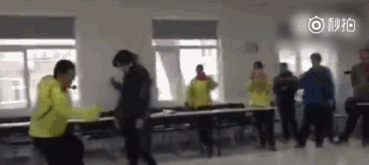 太极大师闫芳被揍:电鳗神功闫芳大师那样的正宗太极大师打败搏击高手很难吗