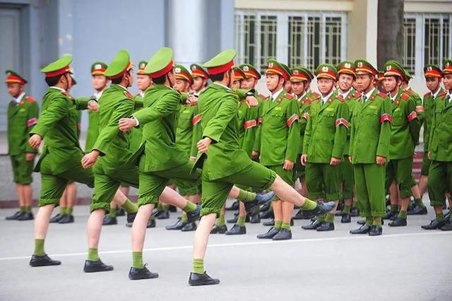 越南拥有3万多公安军,新制服上为何都使用了绿色领章?