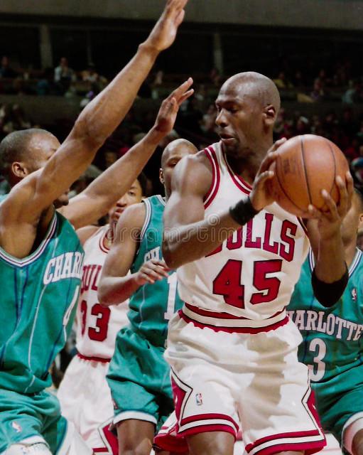 为什么张伯伦的各项得分数据如此惊人，在篮球界中的地位却不及乔丹，同位置相比也不如贾巴尔呢？插图35