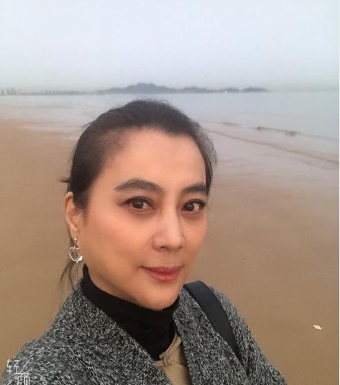 李玲玉简历:曾经的甜歌皇后和最美玉兔精李玲玉，现状如何