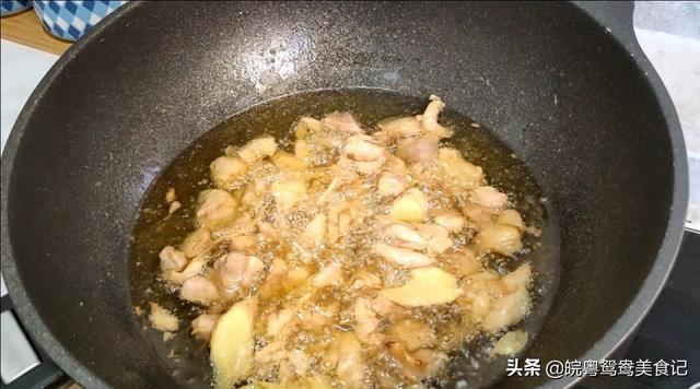 宫保鸡丁中的宫保是指,宫保鸡丁到底是鲁菜、川菜还是贵州菜？