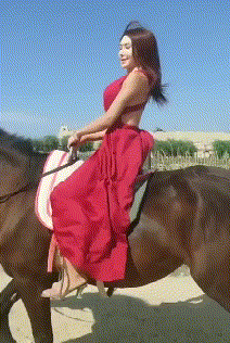 美女的h动图图片：骑马真溜，应该是个老司机！