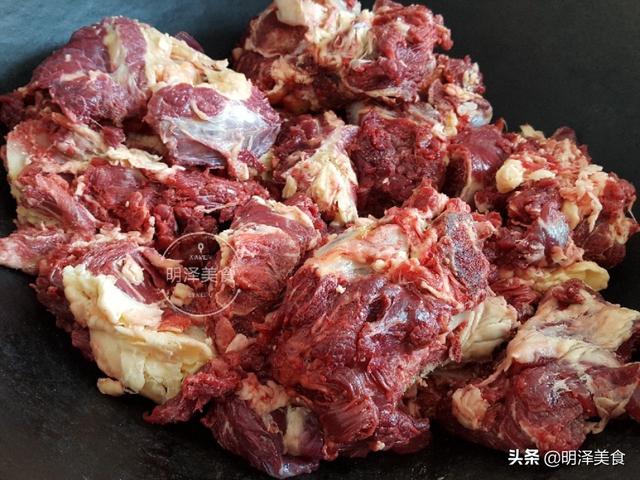 澳洲和牛白色肥肉:澳国来的牛肉是新鲜的还是冷冻的？为什么有些人觉得吃起来高大？