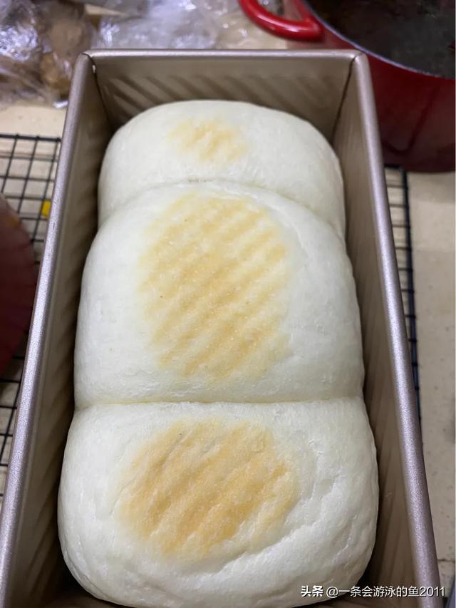云朵面包做法，怎样用烤箱做面包又松又软？烤箱需要开下火吗？