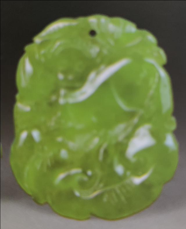 翡翠镯心料雕刻什么好,翡翠雕刻工艺哪里的最好？