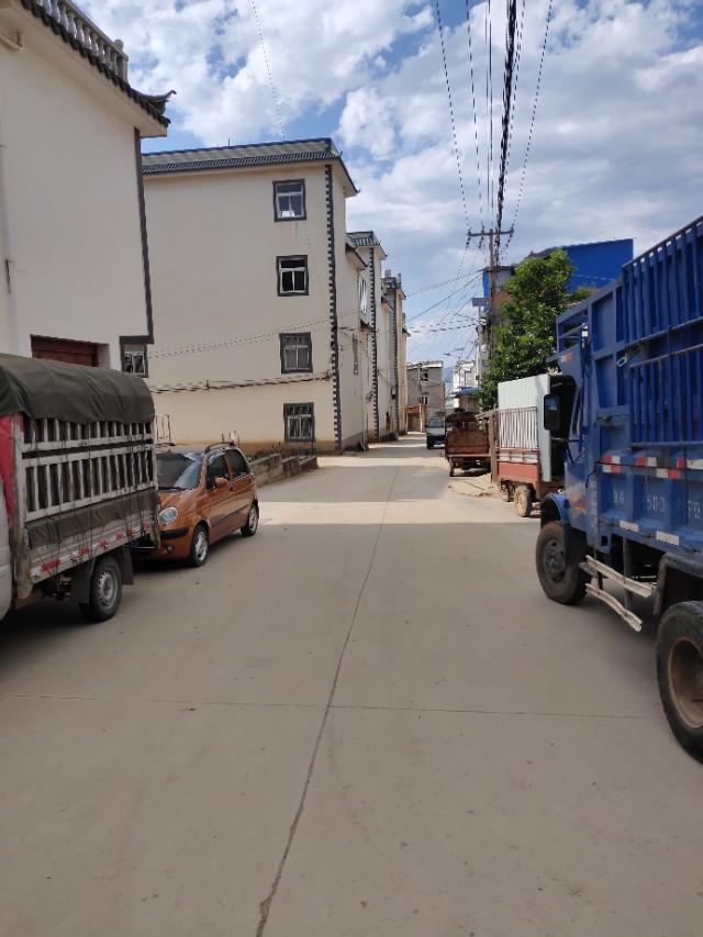 重庆赵红霞真实照片:农村建设真的越来越好，道路整洁，环境清新，大家能来晒晒图吗？