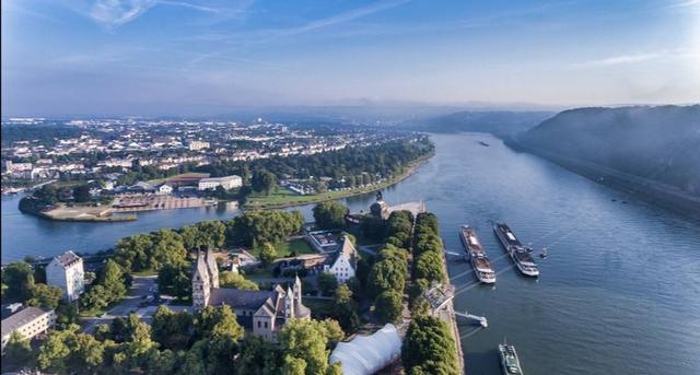 莱茵河沿岸的重要城市和流经的国家？