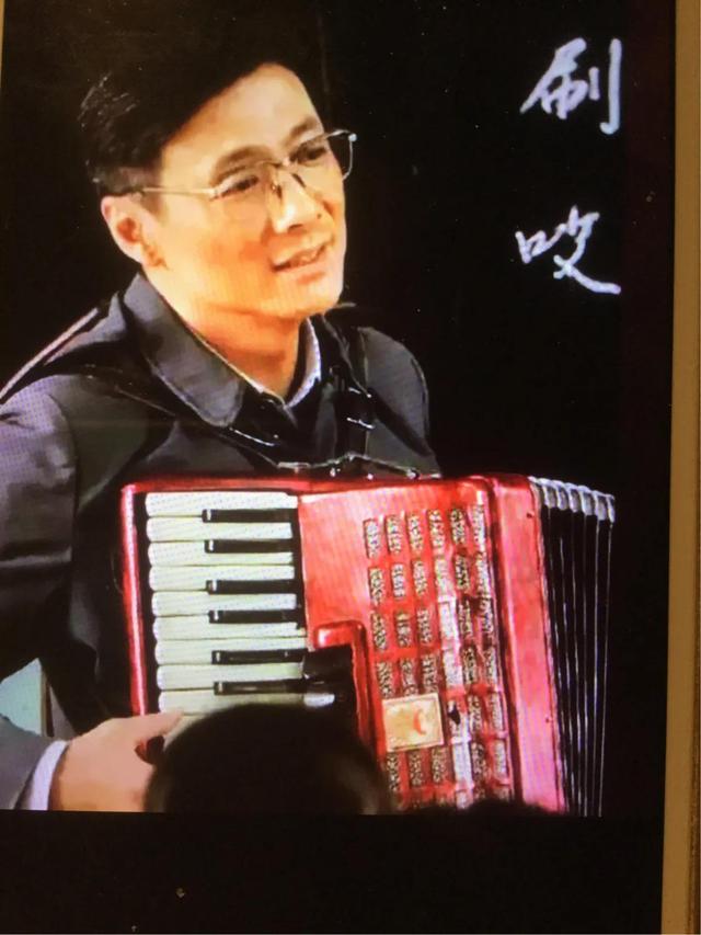 年纪大了,怕老了无聊,哪一种乐器比较好学一点？