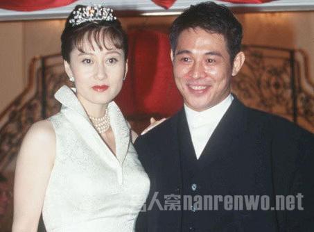 李连杰老婆利智:李连杰是如何追求到美人利智的？
