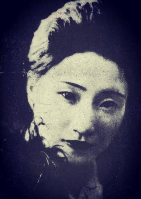 醉心于艺术会弹钢琴的猫:民国才女陆小曼通诗词书画，你最喜欢她哪一点？