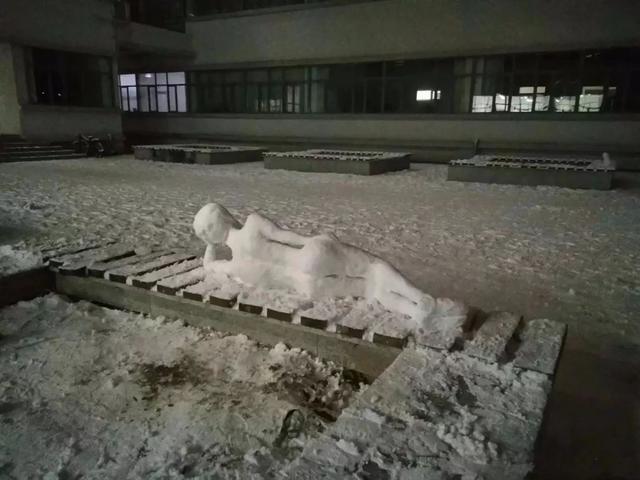 沙雕搞笑雪人图片大全，爆笑雪人GIF动态图集锦