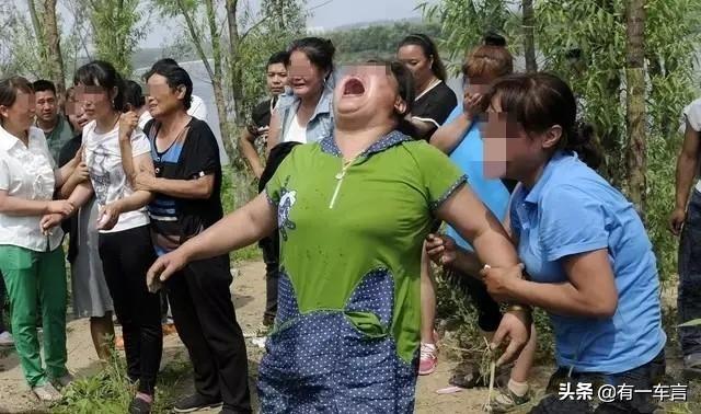 男童挖眼案:河南17岁男孩岸边洗澡不幸滑入3米深沟溺水死亡，怎么回事