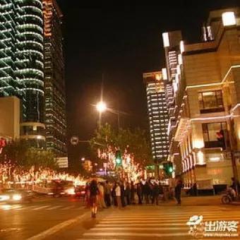 上海批发服装微信:上海较大且有名的服装批发市场在哪里？
