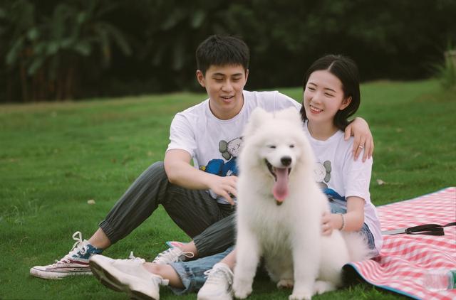 养条狗搞我视频:因为喜欢养狗而选择不生孩子，把狗当儿子养，你认为对吗？