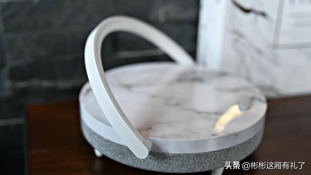 小彬彬前妻:家居展会上看到【EZVALO几光】，求问是个什么牌子？