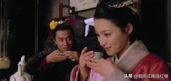 新水浒传潘金莲吻戏:新《水浒传》西门庆头上别一朵花是什么意思花花公子都有吗
