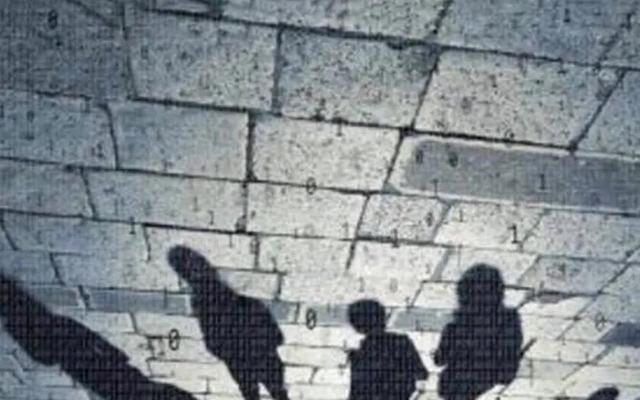 美国灵异事件巨型人影:一女子亲眼目睹，被疑是高维度生物，美国“阴影人”是怎么回事？