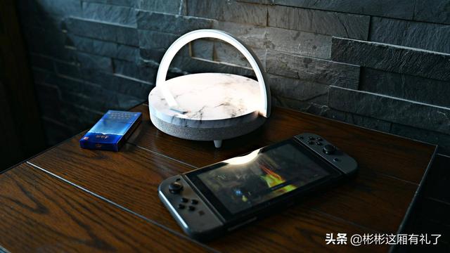 小彬彬前妻:家居展会上看到【EZVALO几光】，求问是个什么牌子？