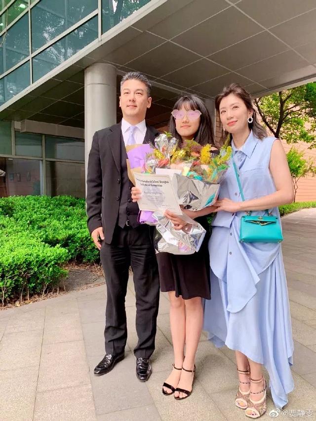 林心如结婚:林心如霍建华牵手散步，婚姻稳定，夫妻怎样做才能像他们一样？