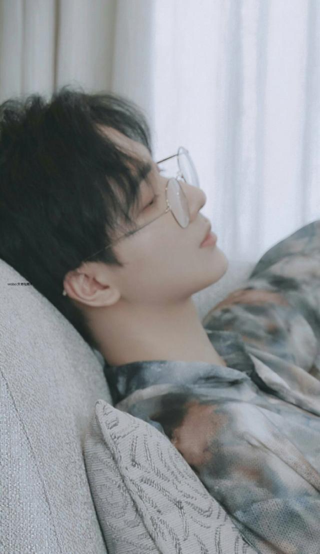 李宏毅在你眼中是个什么样的人呢，你喜欢他吗？