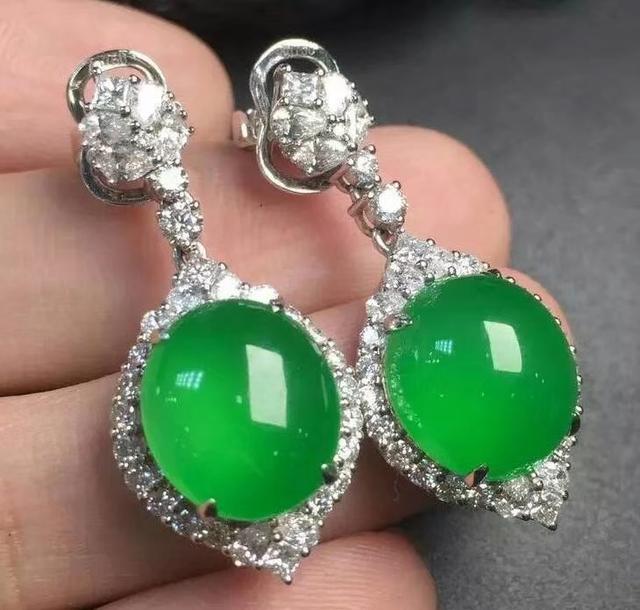 玉和翡翠的区别在哪里,玉和翡翠有区别么？哪个更有收藏价值？