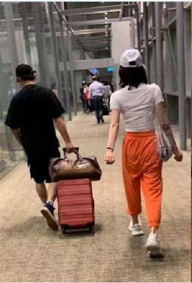 郑恺夜店小王子:郑恺和苗苗总共谈了多久的恋爱？
