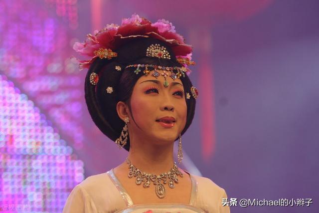 李玉刚是男是女:大家如何评论李玉刚的唱功