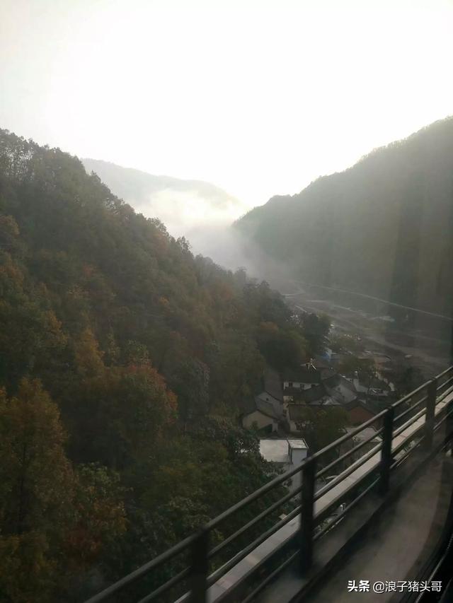学生党,湖南人,想出去旅行,什么地方比较好呢？花费3000～4000左右,有什么值得一去的地方吗？