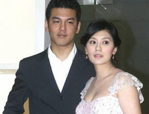 贾静雯孙志浩:贾静雯带修杰楷参加大女毕业典礼并与前夫孙志浩合影，你怎么看？