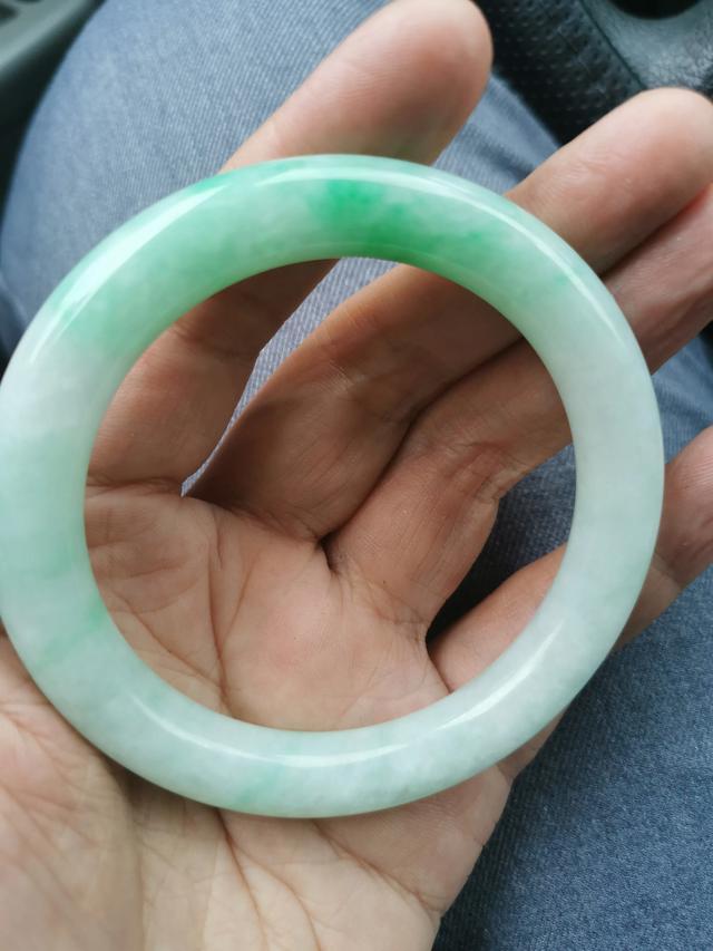 平安手镯的图片及价格,这个手镯市场价值有多少？