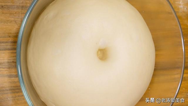 暄小面包:三个鸡蛋，400克面粉怎么做面包？