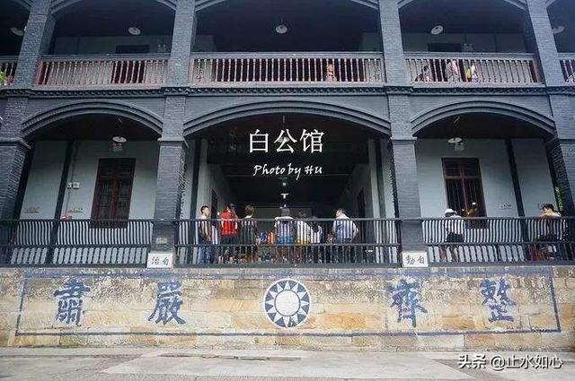 小萝卜头资料简介:我的弟弟小萝卜头故事主要讲什么？