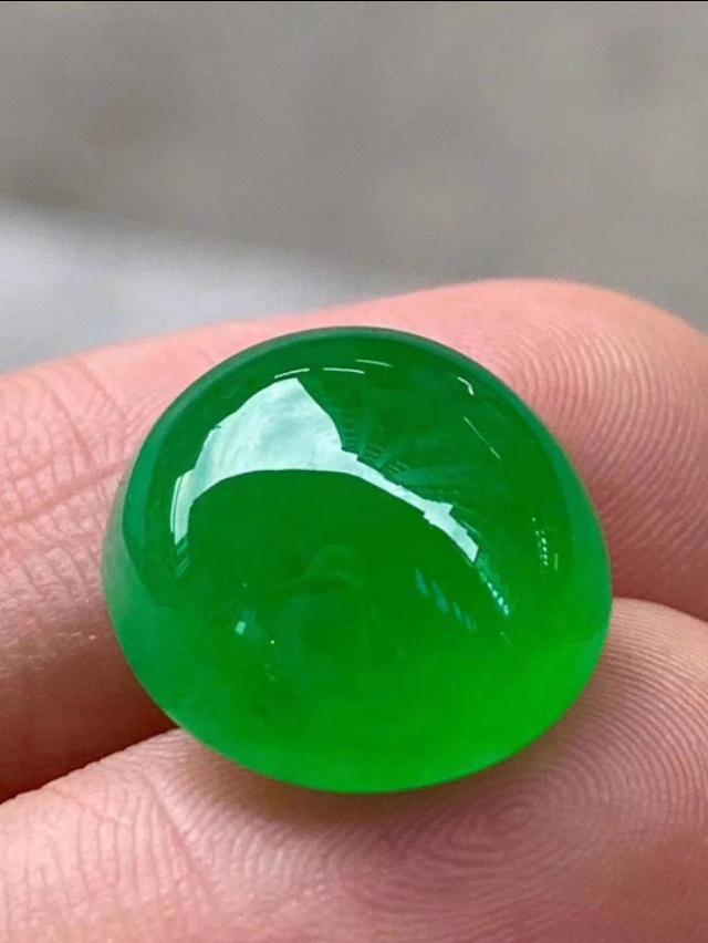 三万左右翡翠手镯图片,请各位专家帮忙看看这条手镯值五万吗？