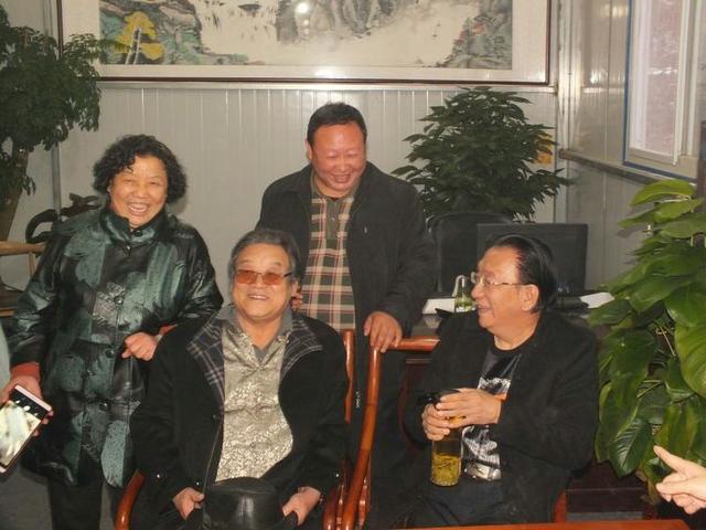 侯宝林私生:长子长孙不是侯震另有其人,歌手谢东是侯耀文弟弟?