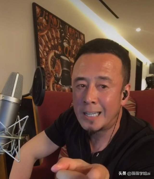 杨坤和刘德华怎么了:如何看待杨坤经常在直播中diss刘德华，许嵩等人没水平？
